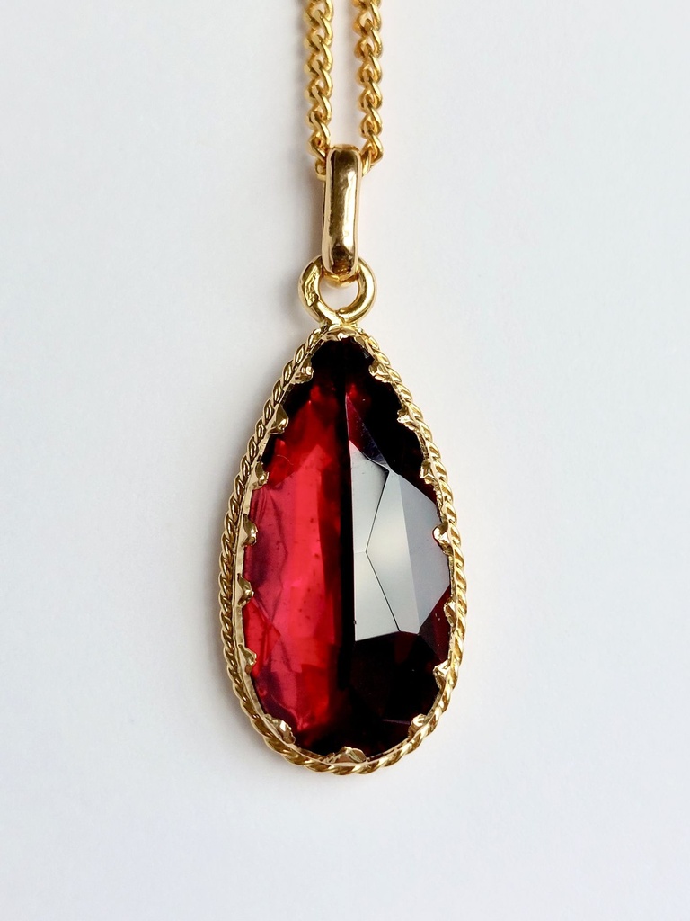Vintage 18k Gold Pear-shaped Perpignan Garnet Pendant
