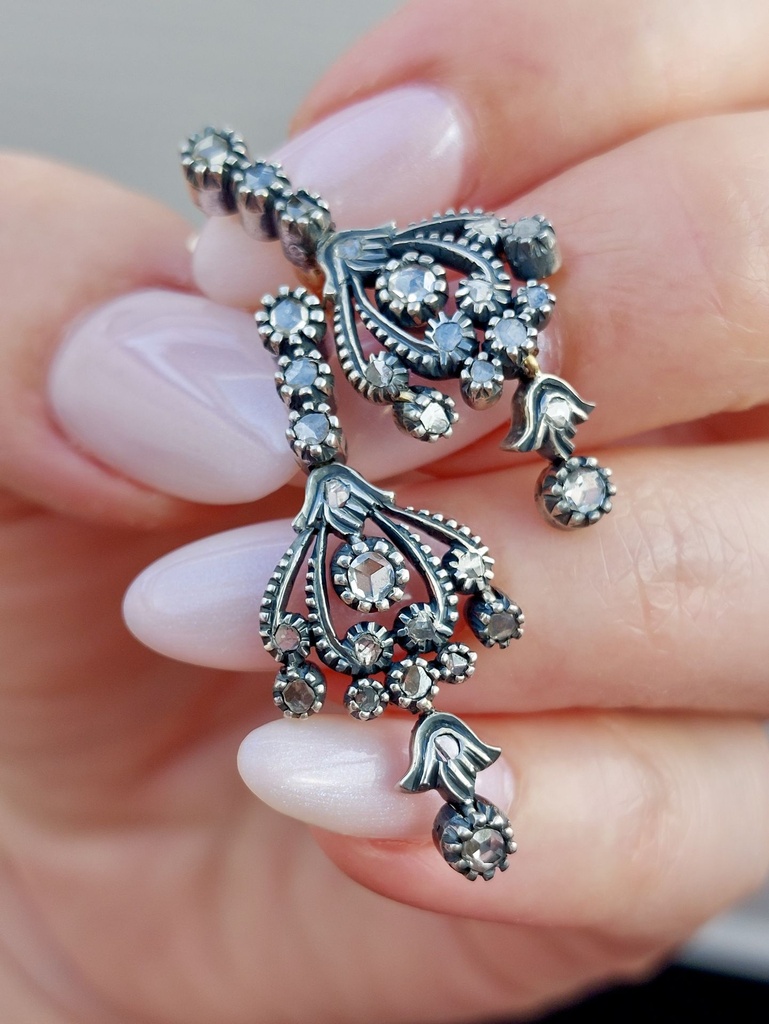 19th century Portuguese diamond dangle earrings in 19.2k gold and silver