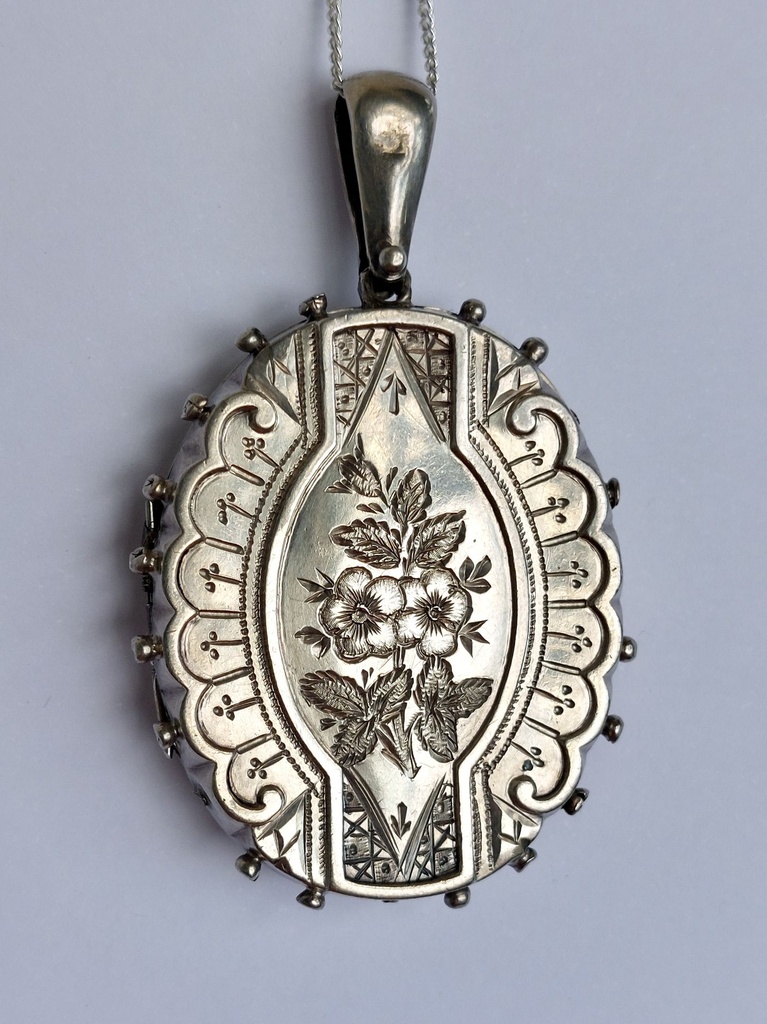 1876 Victorian Birmingham Silver Locket with fine engravings