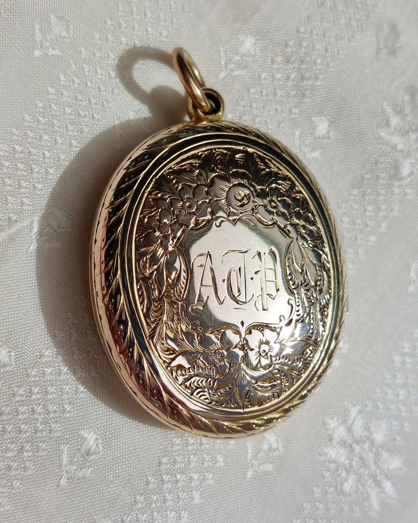 Victorian Rolled Gold Locket with fine engravings