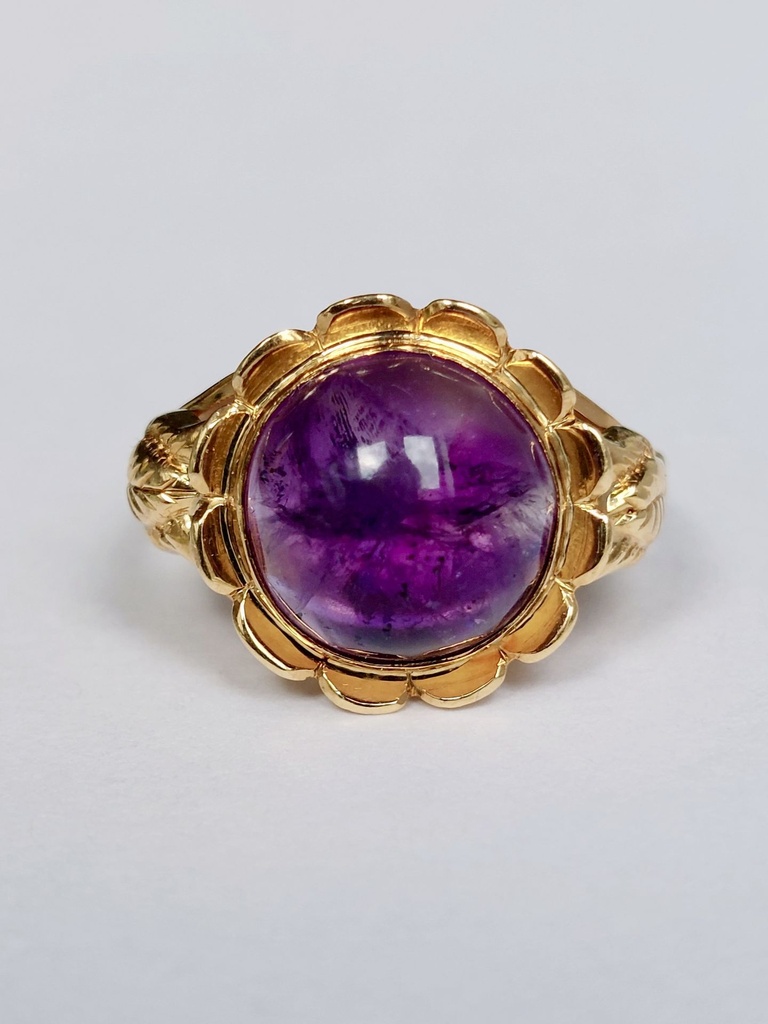 Mid-century 18k Gold Swedish Ring with Natural Amethyst Cabochon