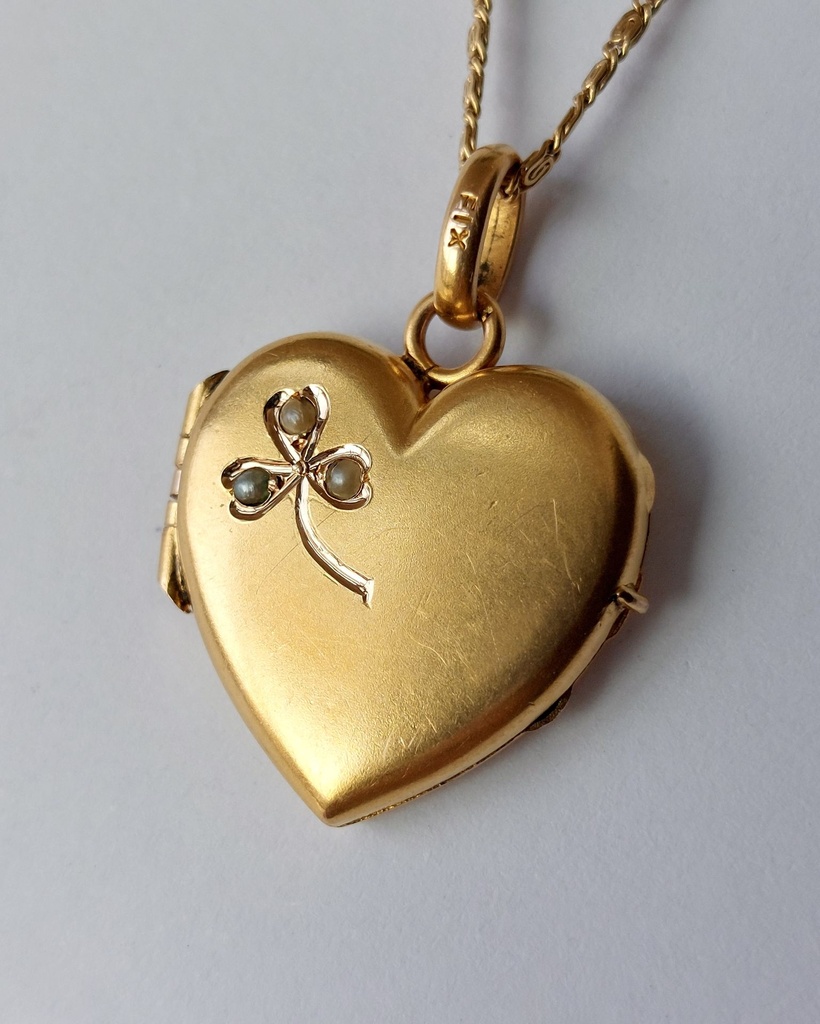 Antique FIX heart locket with a clover and seed pearls (Amour)