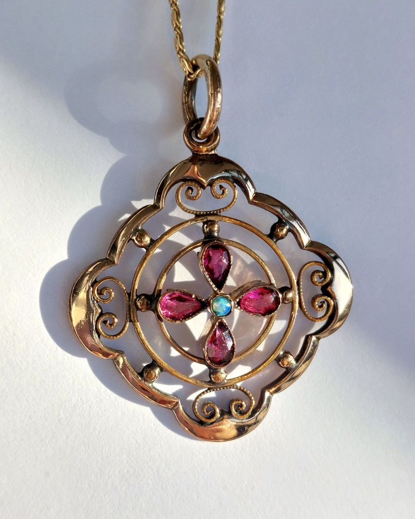 Edwardian pendant with garnet and opal