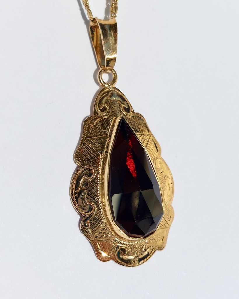 Vintage 14k gold pear-shaped faceted Garnet Pendant