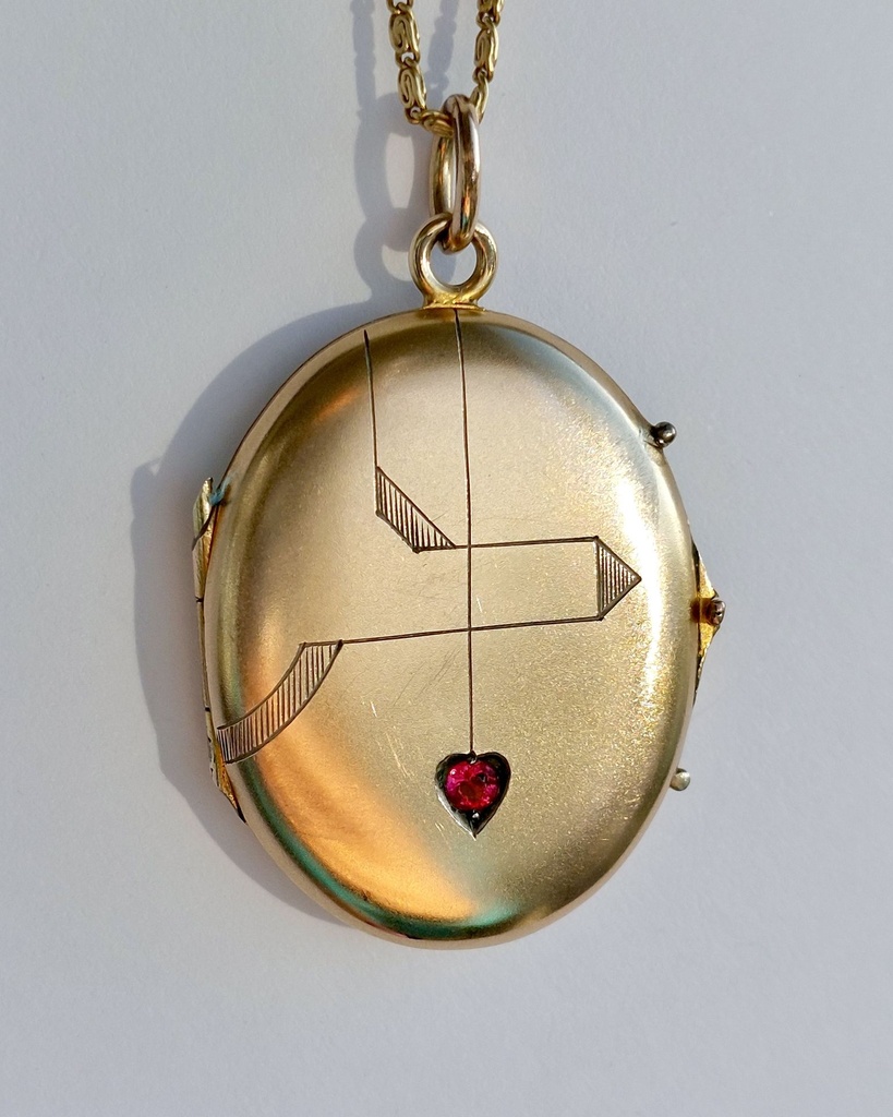 Art Nouveau Gold Locket with faceted Ruby paste in a heart inlay