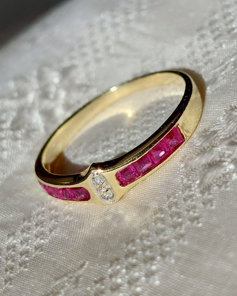Vintage 14k gold ring with diamonds and rubies