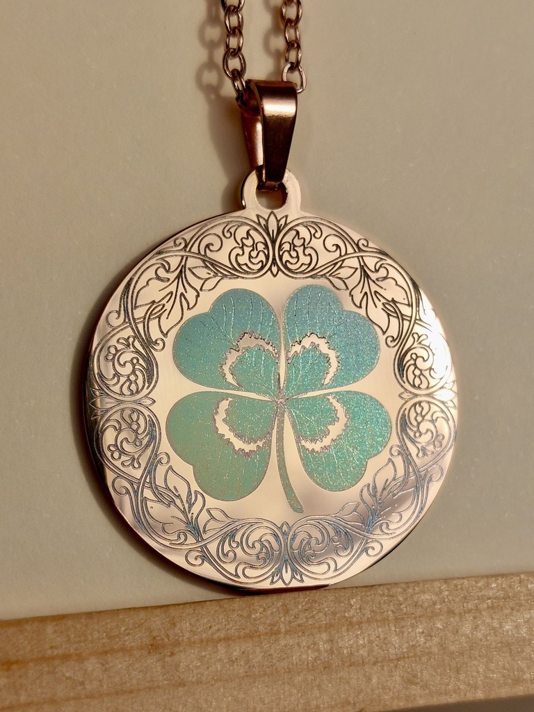 Number 19 - Four-leaf clover pendant in rose gold