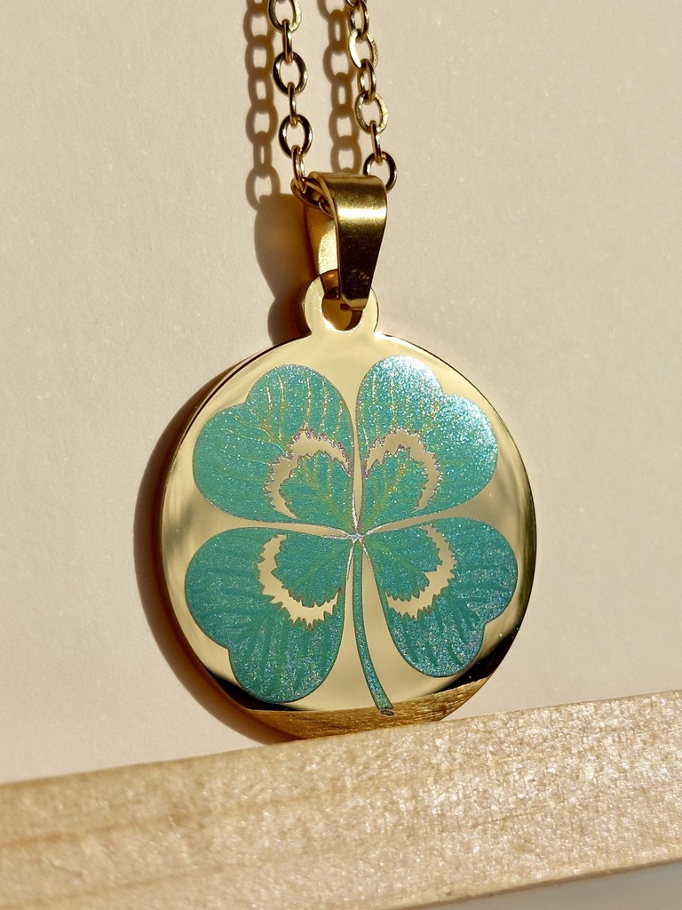 Number 21 - Small four-leaf clover pendant in yellow gold