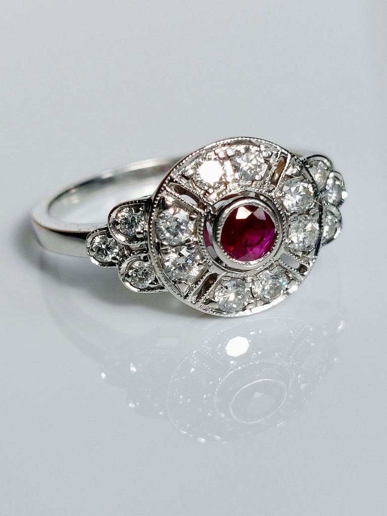 Vintage 18k White Gold Ring with Diamonds and Ruby