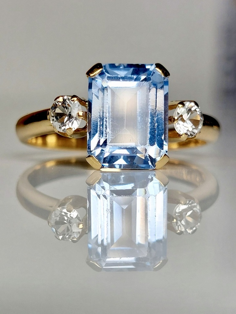 Vintage 18k Gold Trilogy Ring with a Blue Spinel and White Sapphires