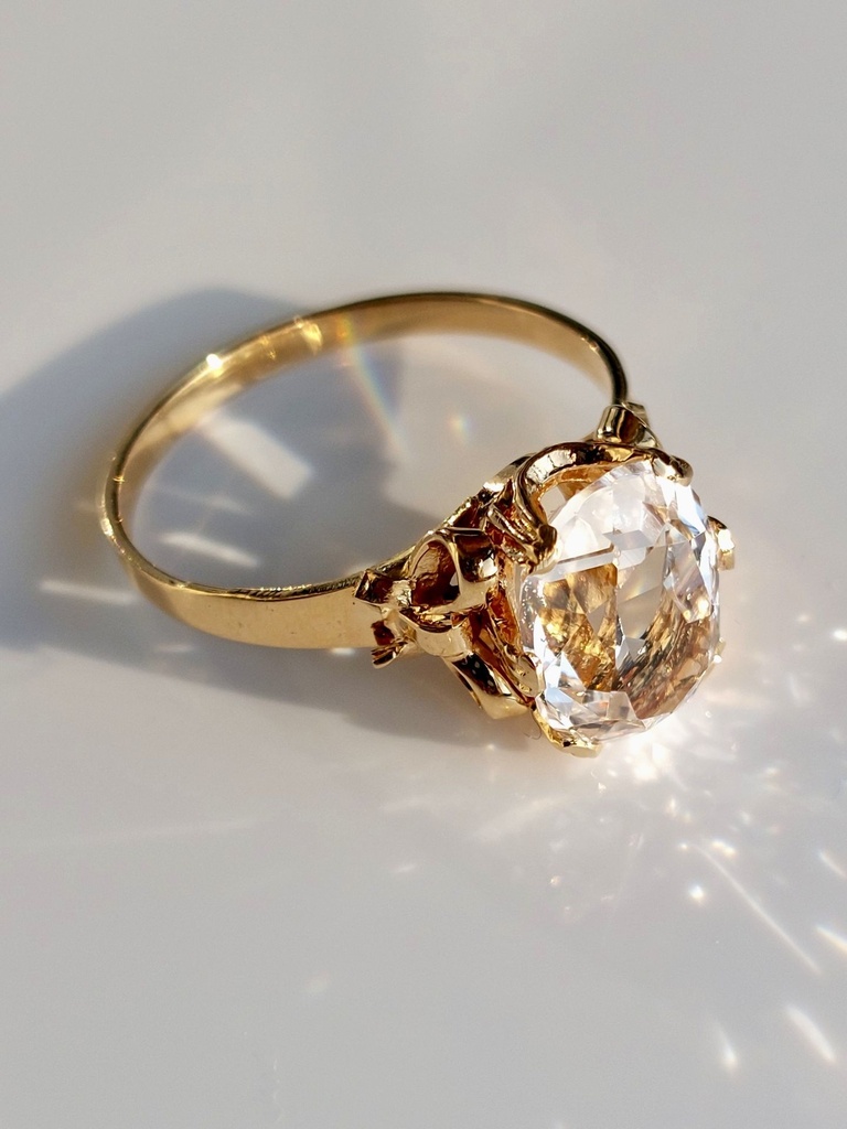Vintage 18k Gold Swedish Ring with a White Spinel